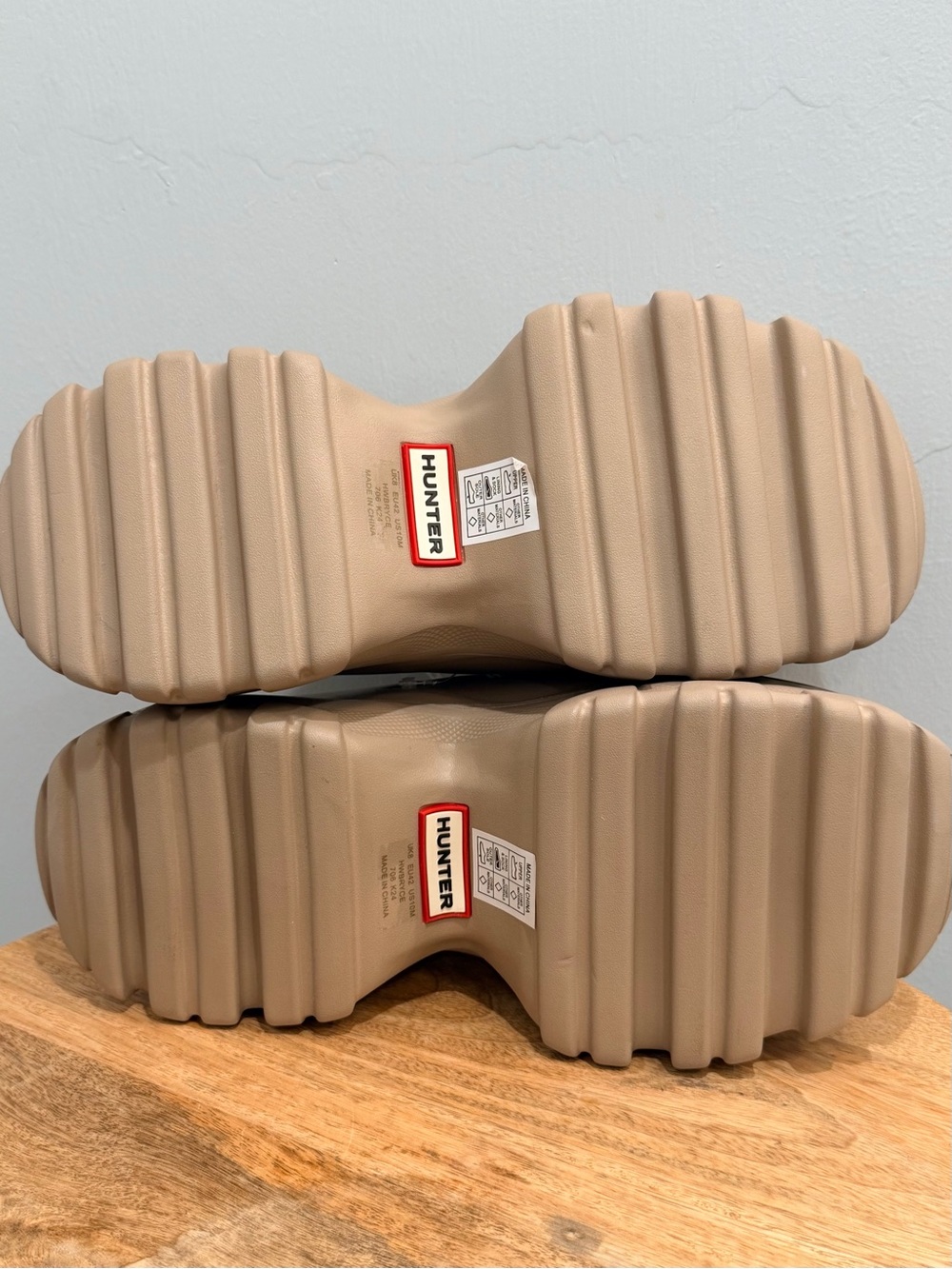 HUNTER Bryce Platform Lug Clogs Light Natural Tan Slip On Mules NWT Women 10 - Picture 9 of 10